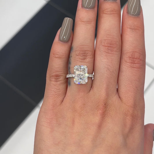 5.5 Ctw Radiant-Cut Diamond Ring in 14K Gold