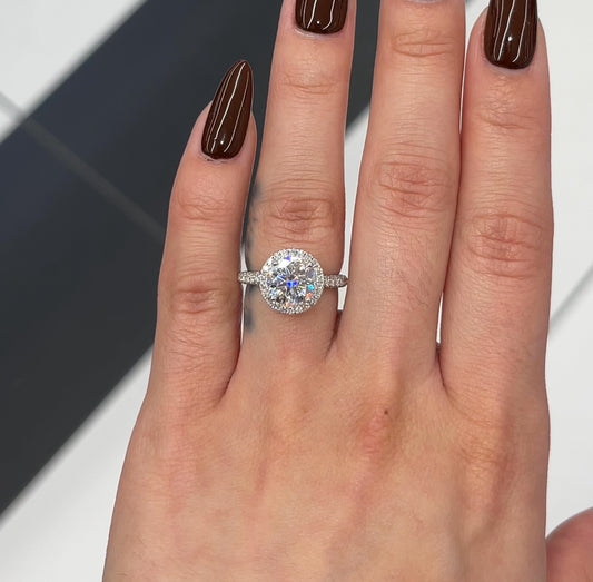 3.0 Ctw Round-Cut Halo Ring in 14K Gold