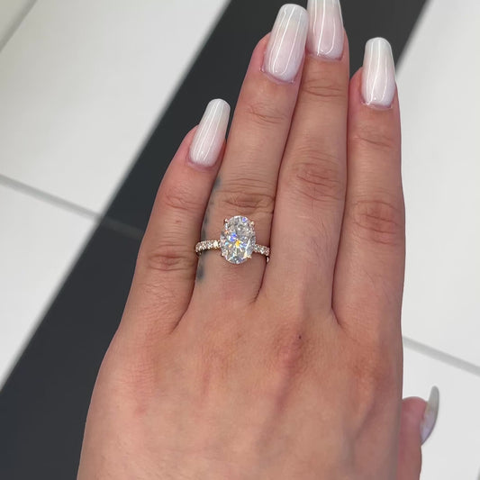 3.5 Ctw Oval-Cut Diamond Ring in 14K Gold