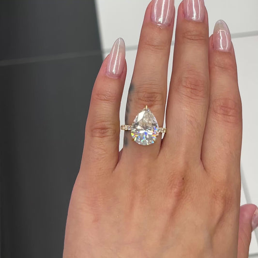 7.5 Ctw Pear-Cut Diamond Ring in 14K Gold