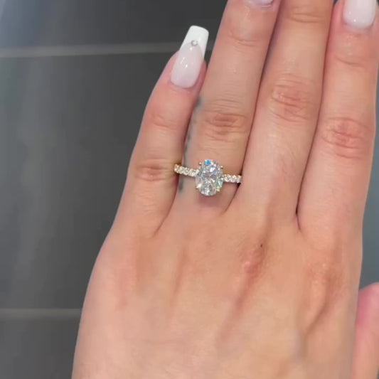 2.5 Ctw Oval-Cut Diamond Ring in 14K Gold